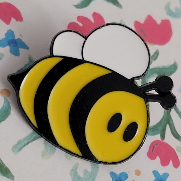 Bee Enamel Pin - Picture 4 of 10